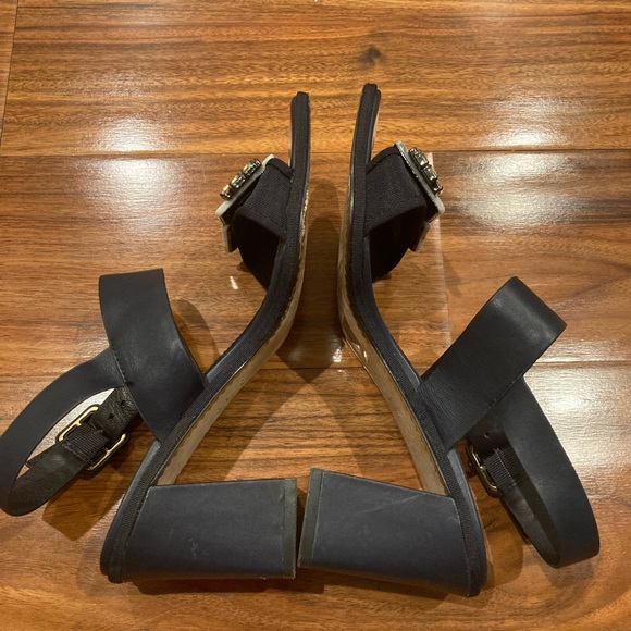 Tory Burch Delany Sandal Navy Leather embellished Block Heels SZ 7.5 - Picture 8 of 13